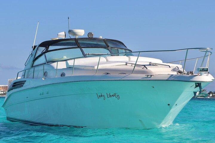Cruise in Elegance: Luxury Yacht Rental in Cancun