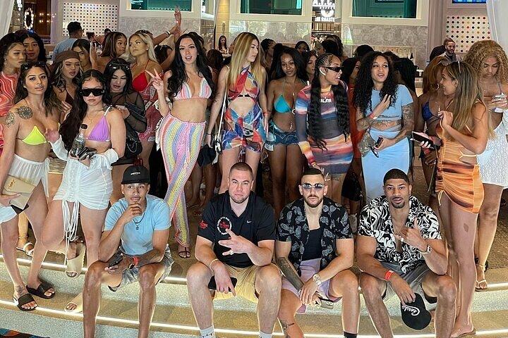 Miami Hip Hop Pool Tour with Party Bus Experience & open bar