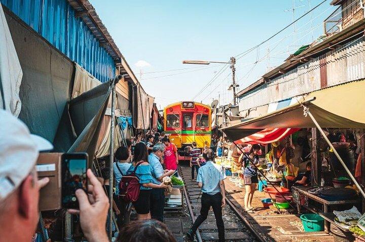 Bangkok Private: Damnoen Saduak and Maeklong Railway Markets