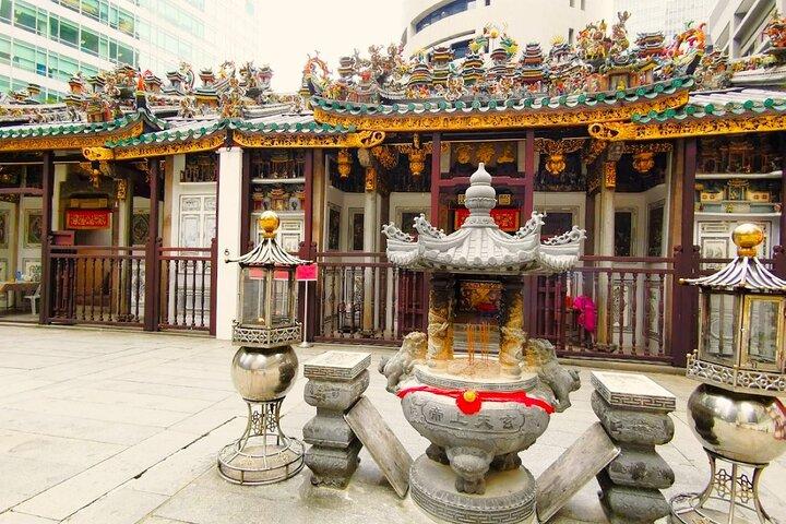 Singapore's Historic Chinatown Walking Tour with Lunch