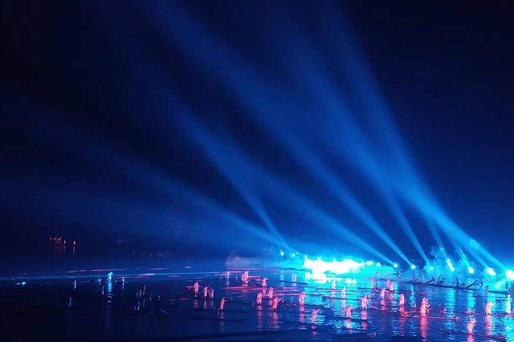 1-Day Guilin Tour to Reed Flute Cave, Xianggong Hill, Bamboo Boat and Night Show