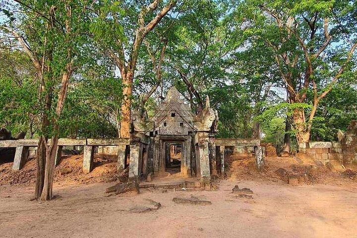 Koh Ker Pyramid Temple & Beng Mealea Jungle Temple