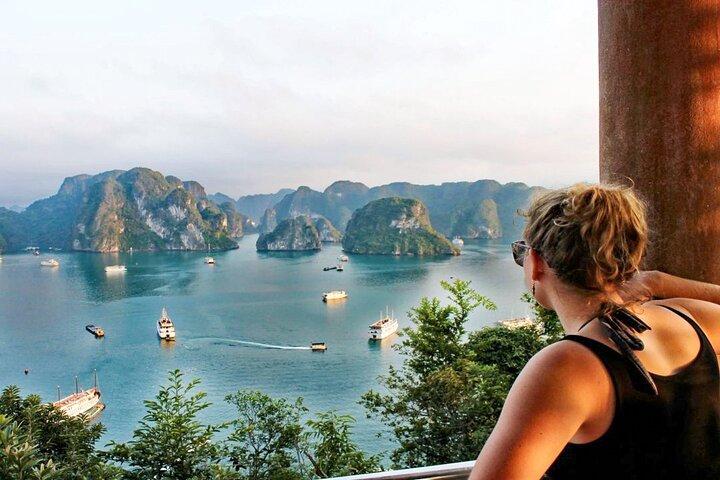 Boutique Overnight Cruise in Halong Bay 2 Days 1 Night