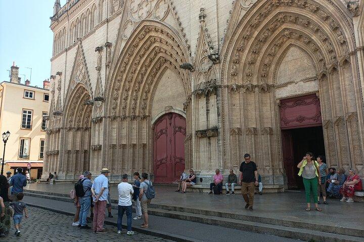 Guided tour of Old Lyon, Fourvière basilica and Roman ruins !