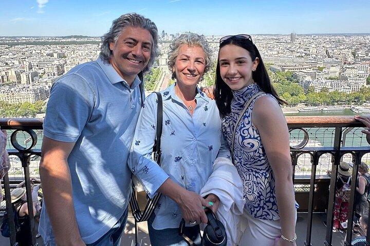 Best of Paris Tour with the Louvre, Eiffel Tower & Notre Dame