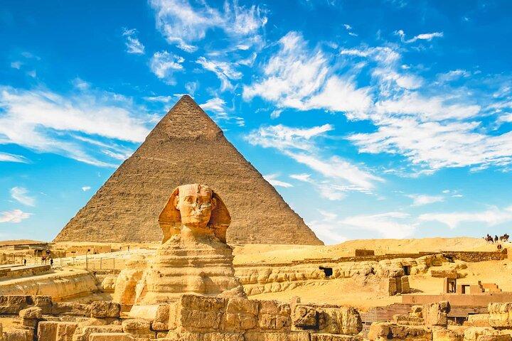 Private tour to Giza Pyramids, Egyptian Museum, Sphinx, Bazaar