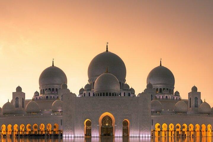Magical Tour to Emirates Palace in Abu Dhabi