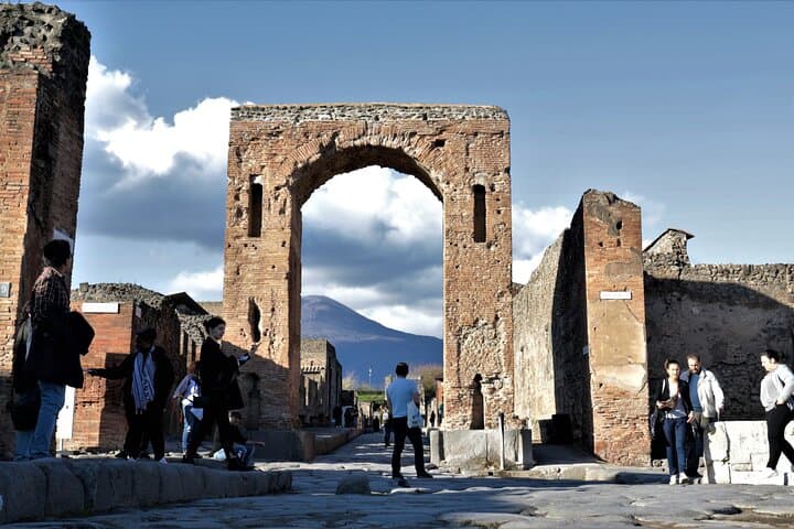 Pompeii: Entrance ticket (art) + guide book + map