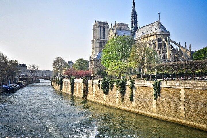 Paris by Night 2-hour Private Tour with Scenic Seine River Cruise
