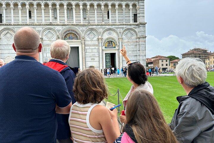 Pisa and Lucca Tour from Florence with the Leaning Tower access