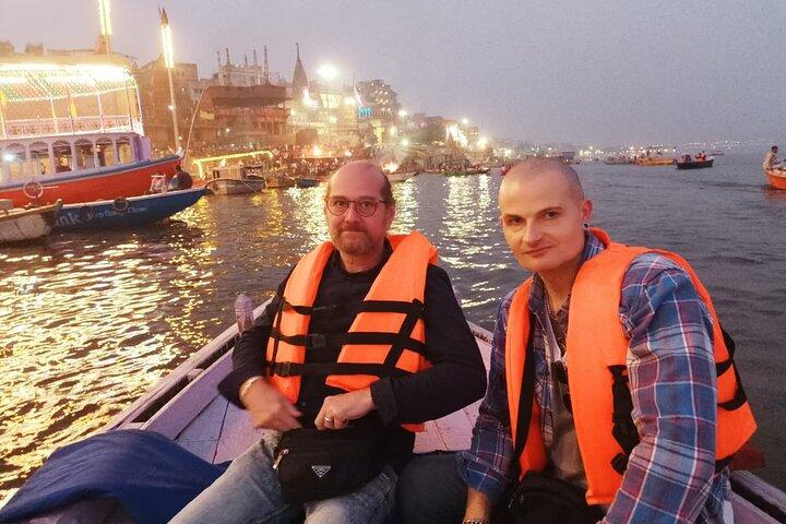 Sunrise in Varanasi Tour with a local with free Ganga Aarti and Boat Ride