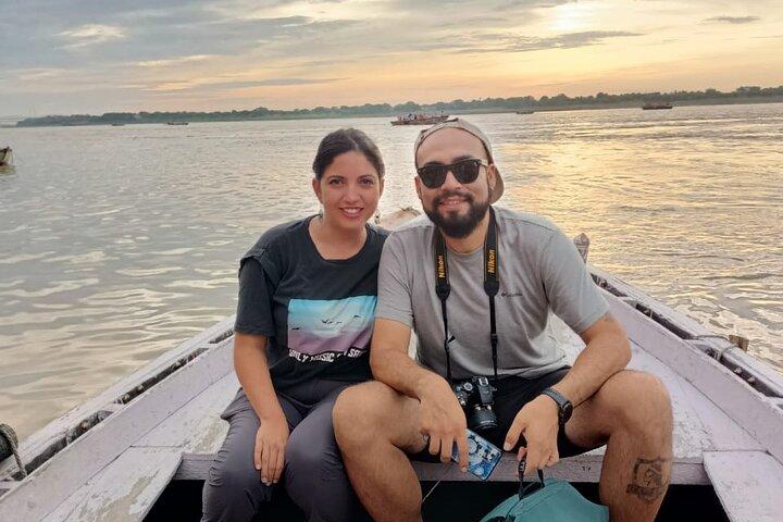 Sunrise in Varanasi Tour with a local with free Ganga Aarti and Boat Ride
