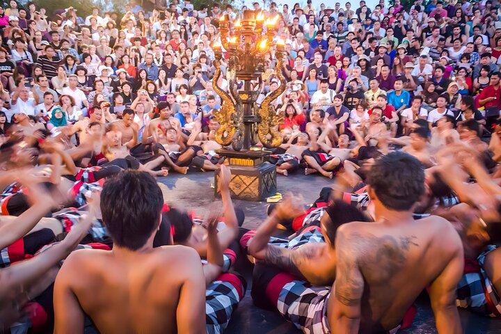 Uluwatu Temple, Kecak Dance and Jimbaran Seafood Dinner Tour