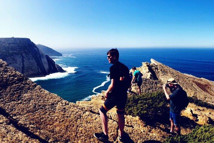 Jurassic Hiking tour to footprints of dinosaur in Espichel Cape