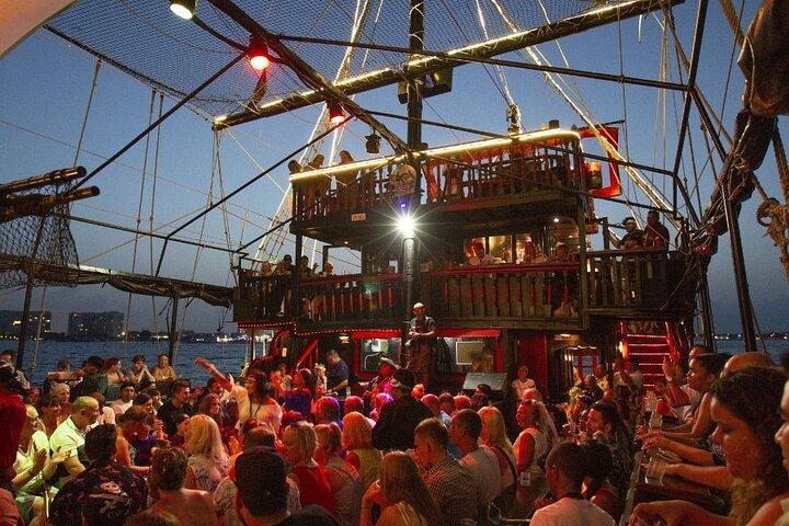 Amazing pirate dinner in Cancun, you must be here!