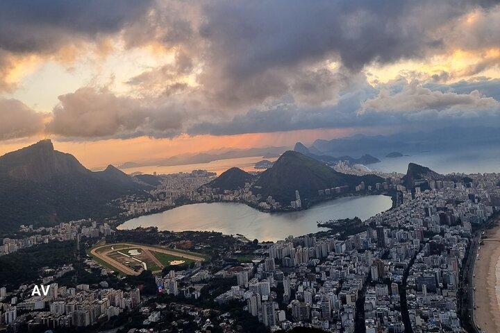 AVenturismo 2 Irmãos hill + Favela of Vidigal