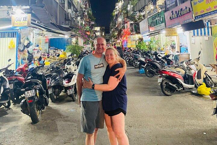 Ho Chi Minh City: Street Food & Sightseeing Tour with Local Guide