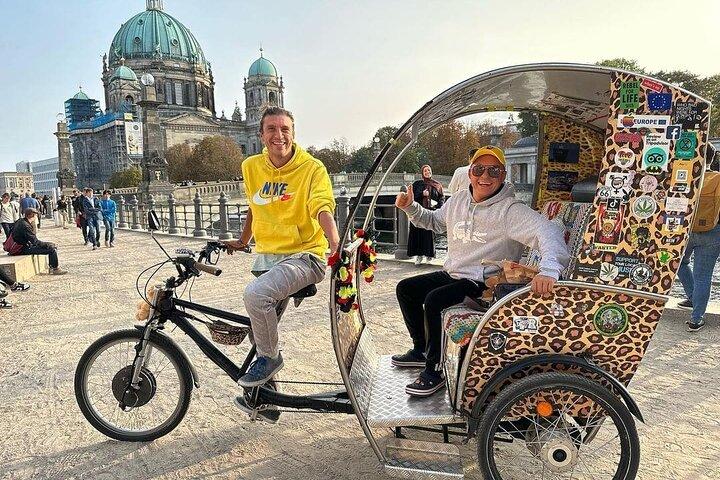 Romantic Berlin Rickshaw City and Photo Tour - incl. pick-up