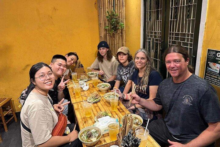 Ho Chi Minh City: Street Food & Sightseeing Tour with Local Guide