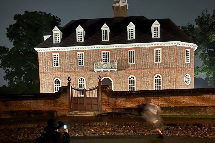 Dead Of Night Ghost Tour in Williamsburg / PARANORMAL EQUIPMENT
