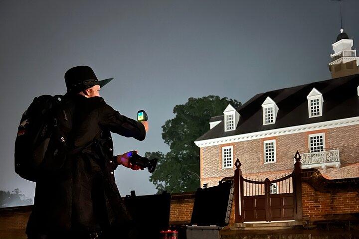 Dead Of Night Ghost Tour in Williamsburg / PARANORMAL EQUIPMENT