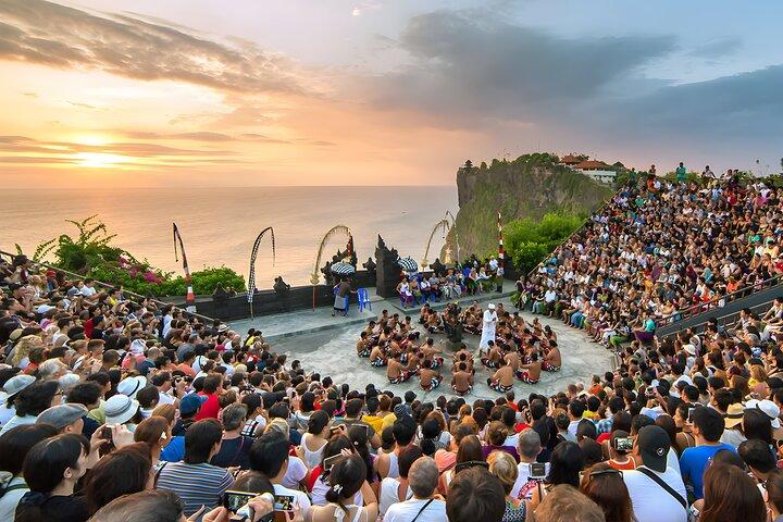 Uluwatu Temple, Kecak Dance and Jimbaran Seafood Dinner Tour