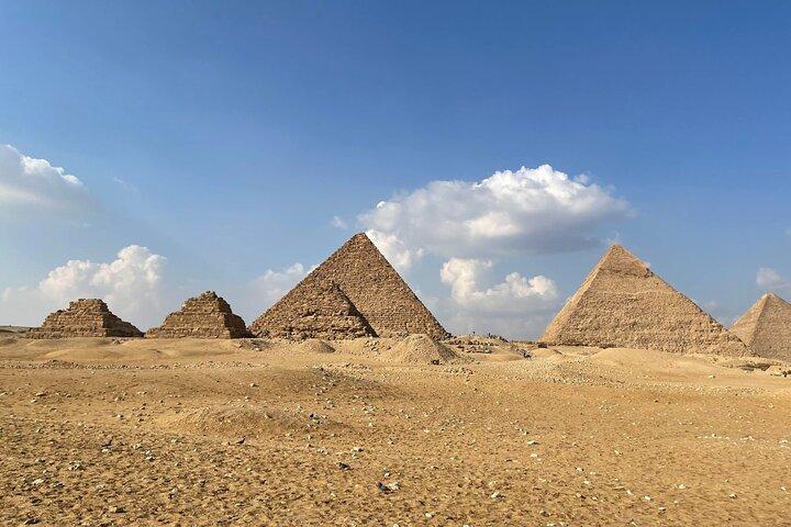 Day Tour To Pyramids,Sphinx & Museum, Bazaar From Cairo