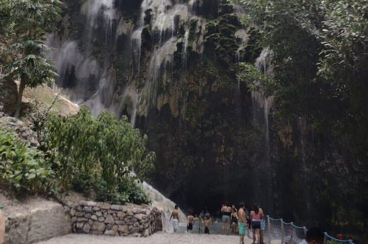 Tolantongo Grottoes, 1 to 11 PASSENGERS.