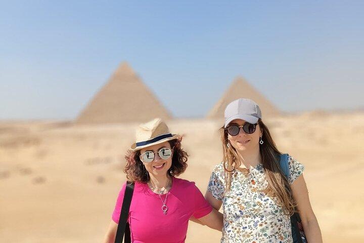 Private Tour from Cairo to Giza Pyramids, Sphinx, Saqqara and Dahshur with Lunch