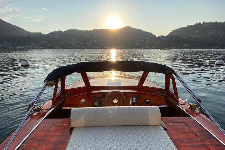 3 Hours Private Wooden Boat Tour visit Bellagio 6 pax
