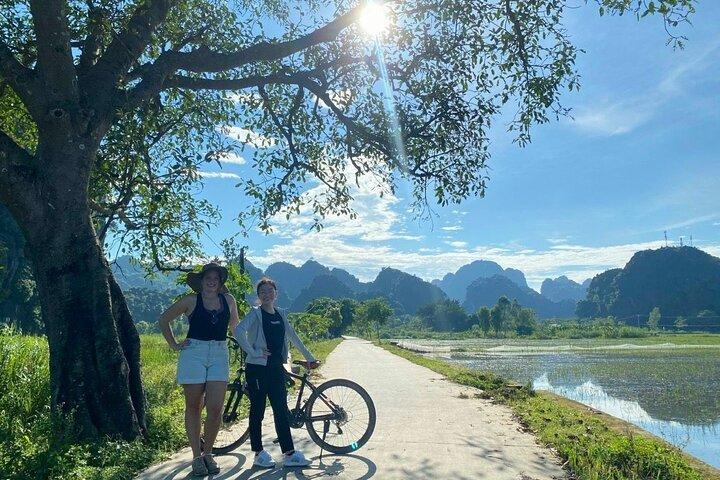 Luxury Limousine Trang An-Mua Cave - Bich Dong max 6-8 pax/ group