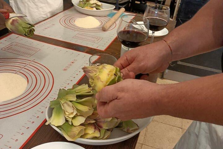 Rome: Pasta Cooking Class, Dinner & Wine in Authentic Restaurant