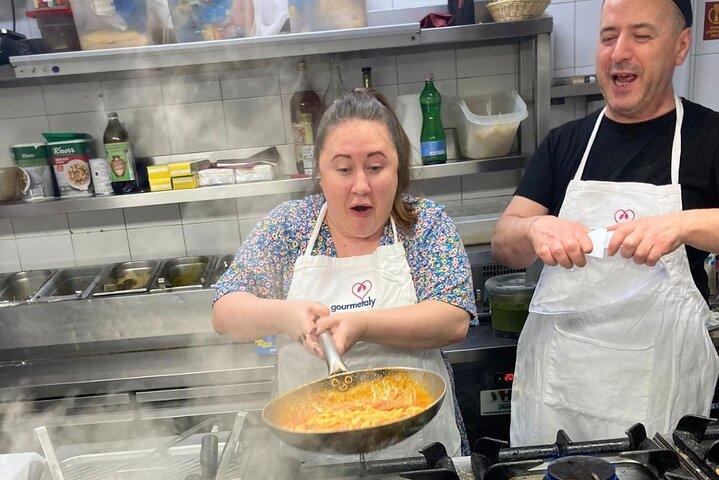 Rome: Pasta Cooking Class, Dinner & Wine in Authentic Restaurant