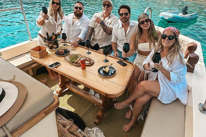 6 Hour Private Cruise in Mykonos with Food and Drinks