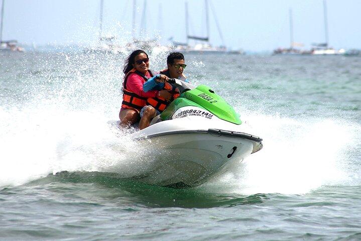 Parasailingcancun and Jet Ski tour over Cancun Bay