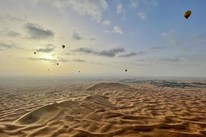 Dubai Desert Hot Air Balloon Ride at Sunrise with Breakfast