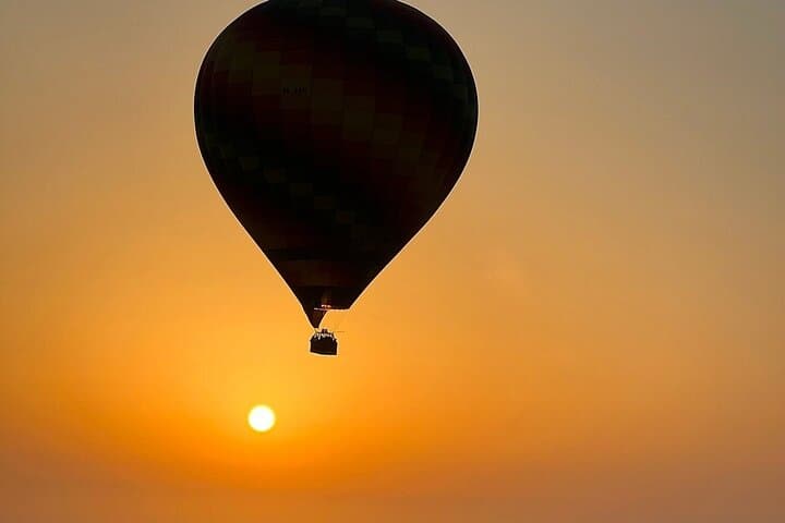 Dubai Desert Hot Air Balloon Ride at Sunrise with Breakfast