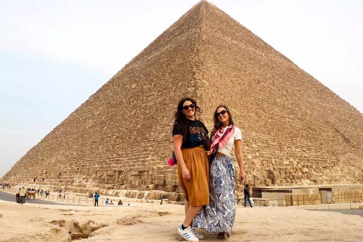 Private tour to Giza Pyramids, Egyptian Museum, Sphinx, Bazaar