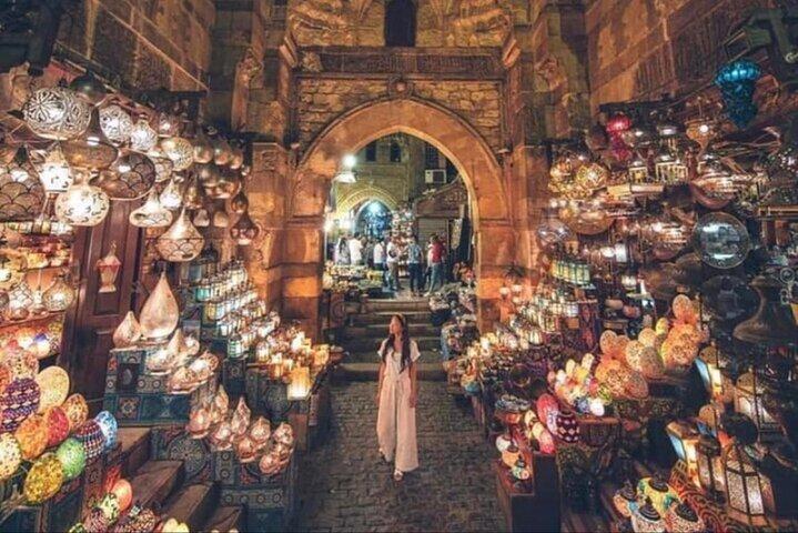 Private tour to Giza Pyramids, Egyptian Museum, Sphinx, Bazaar
