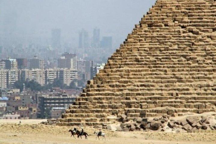Private Pyramids Tour With an English Guide