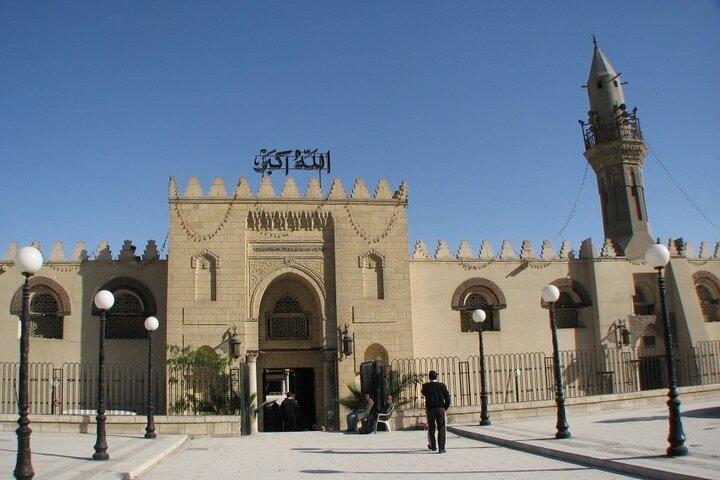 Guide on site tour to Islamic Cairo