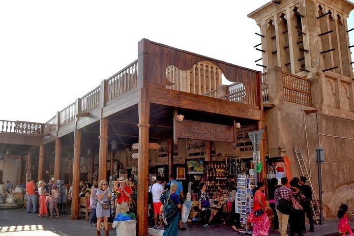 Aladdin Walking Tour in Dubai City
