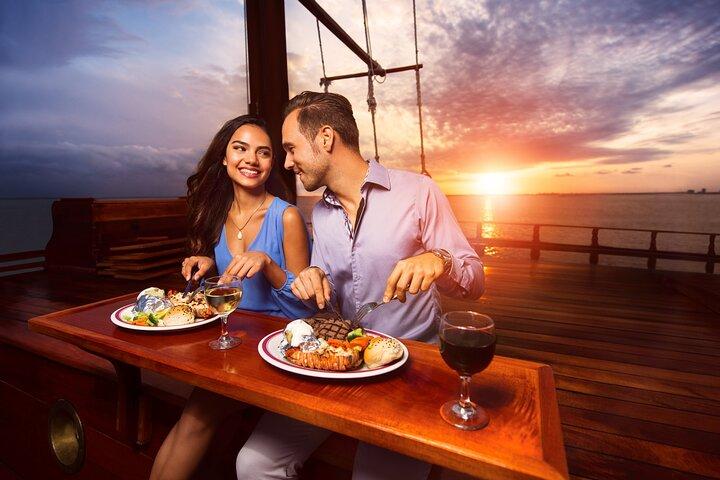 Columbus Romantic Dinner in Cancún
