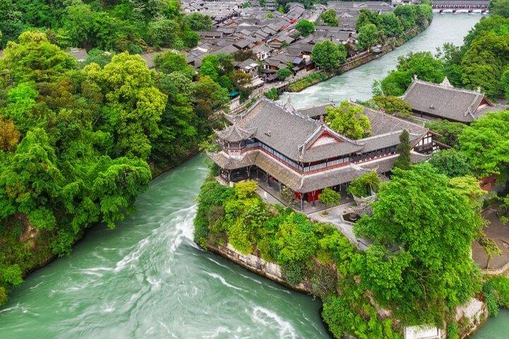 Private Dujiangyan & Mount Qingcheng Day Tour