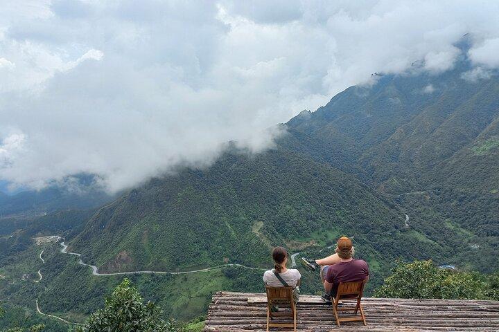 Sapa Trekking / Hiking through Sapa Valley with native Hmong