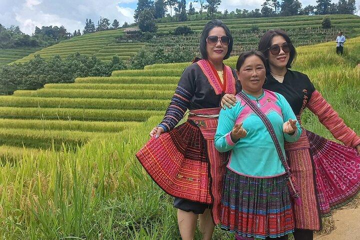 Sapa Trekking / Hiking through Sapa Valley with native Hmong