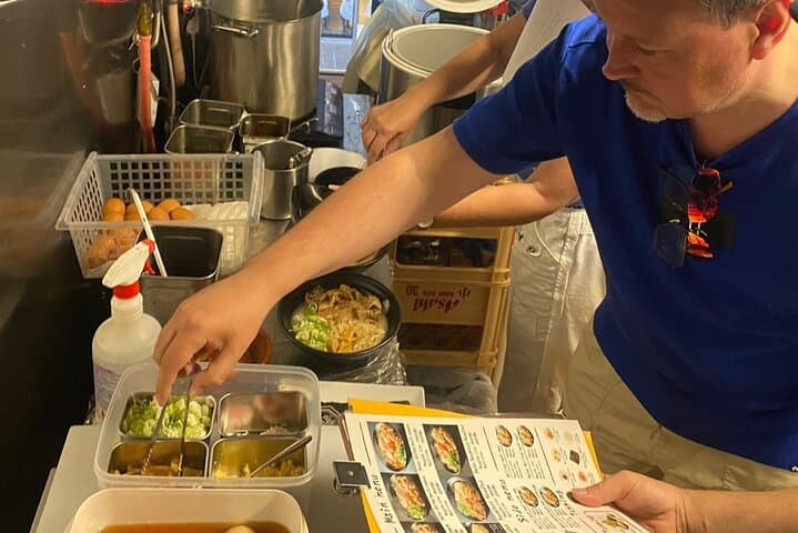 Easy Ramen making experience in Kabukicho, Shinjuku