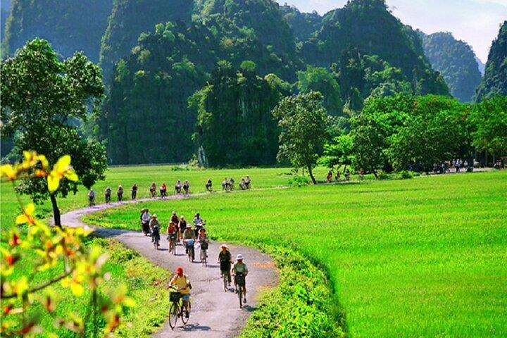 Hanoi to Ninh Binh 1 day: Trang An - Tam Coc - Mua Cave - Hoa Lu