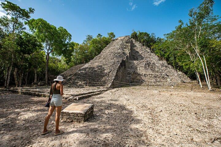 Visit to Tulúm, COBA and a Cenote, with lunch included.