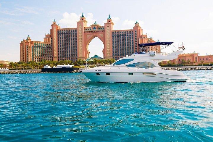 Enjoy Amazing Marina Luxury Yacht Tour With Breakfast